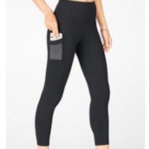 Fabletics Mila High-Waisted Pocket Capri